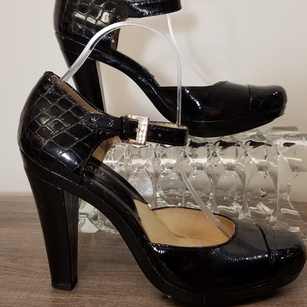 Michael Kors 🎉🎁HP💕Shoes Heels Morgandy 9.